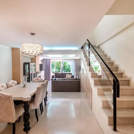 Family Exclusiv Townhouse Puerto Banus Apartamento